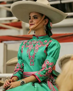 Mexican women's fashion 1